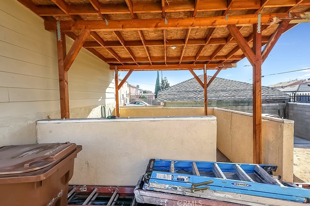 10429 Haas Ave, Los Angeles CA  90047-4333 exterior