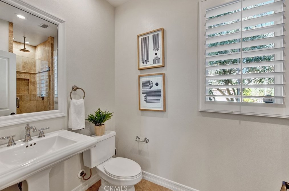 106 Symphony, Irvine CA  92603-0689 exterior