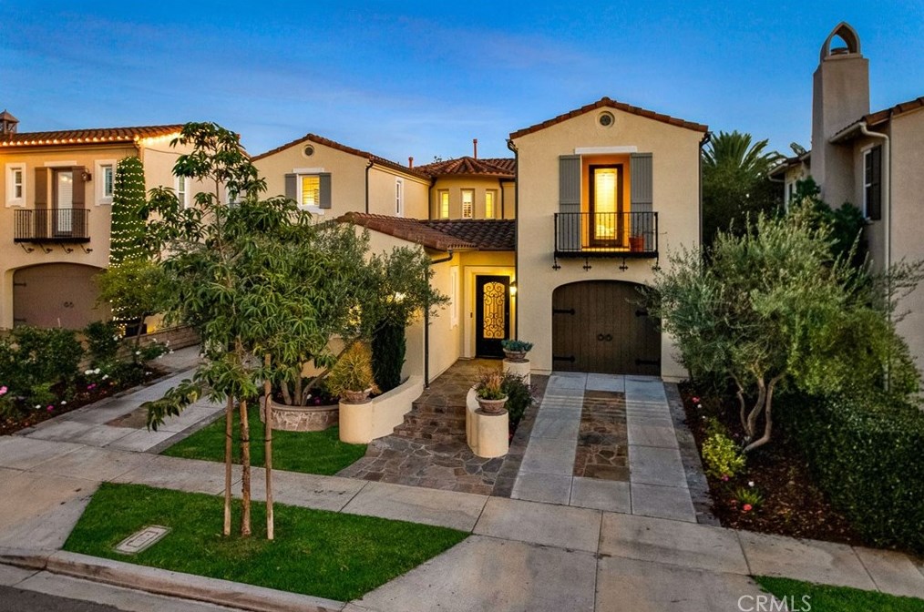 106 Symphony, Irvine CA  92603-0689 exterior