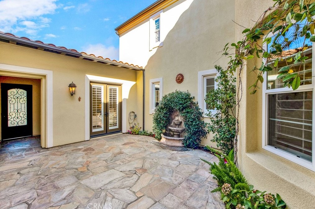 106 Symphony, Irvine CA  92603-0689 exterior