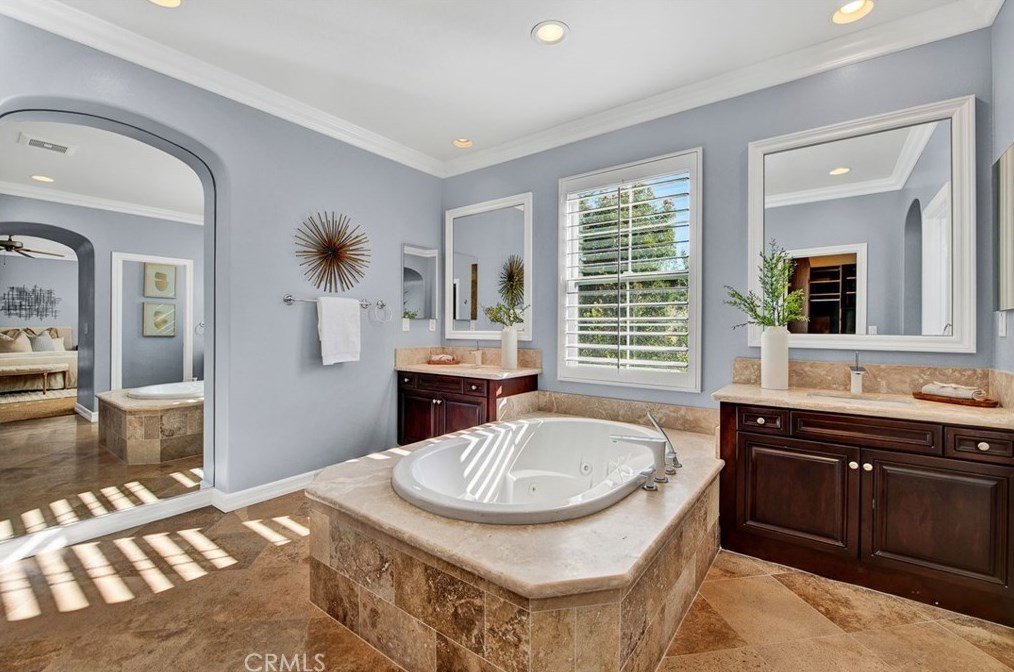 106 Symphony, Irvine CA  92603-0689 exterior