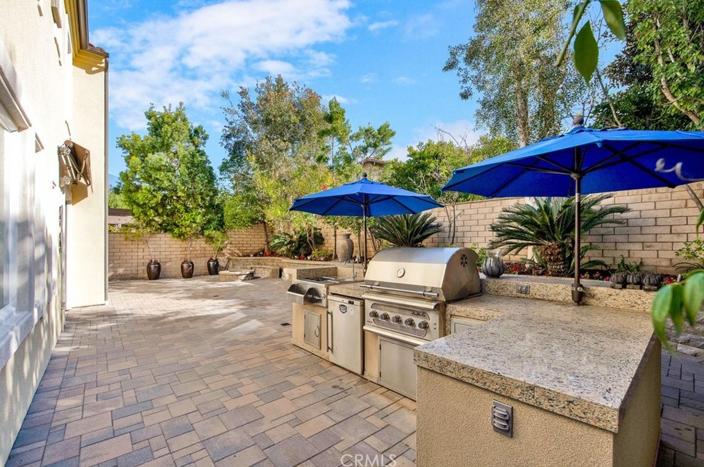 106 Symphony, Irvine CA  92603-0689 exterior