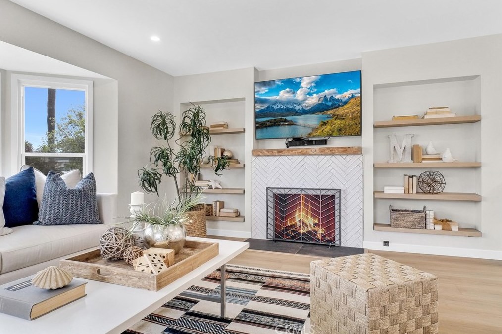 375 19th St, Costa Mesa CA  92627-2349 exterior