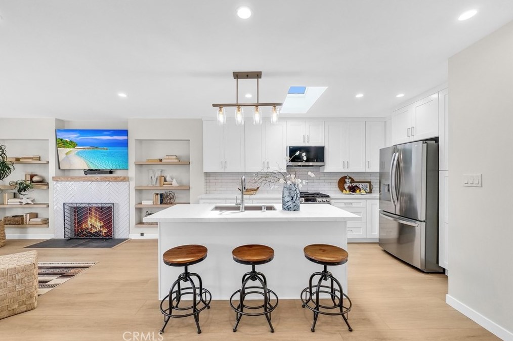 375 19th St, Costa Mesa CA  92627-2349 exterior