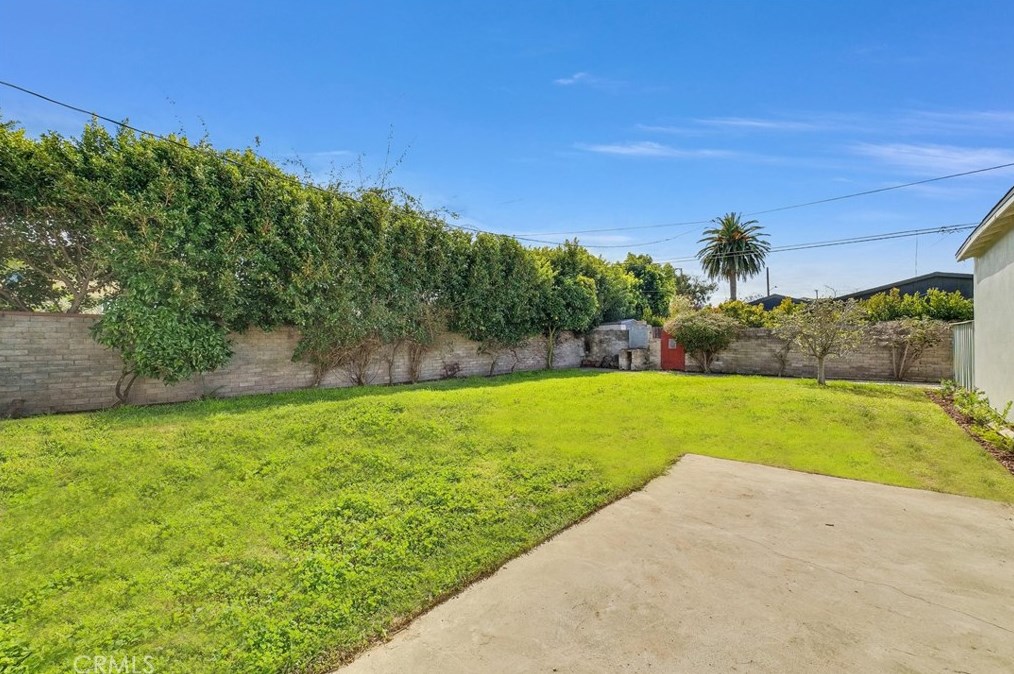 375 19th St, Costa Mesa CA  92627-2349 exterior