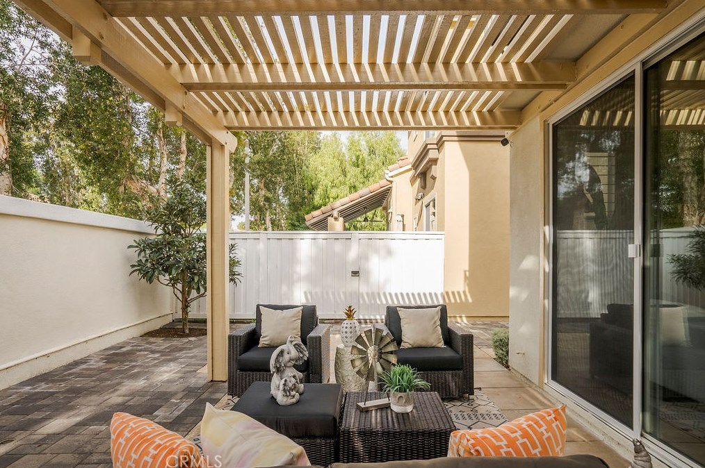 1 Del Sonterra, Irvine CA  92606-8861 exterior