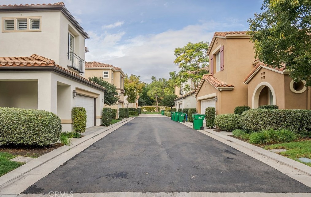 1 Del Sonterra, Irvine CA  92606-8861 exterior