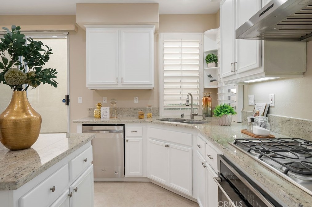 1 Del Sonterra, Irvine CA  92606-8861 exterior