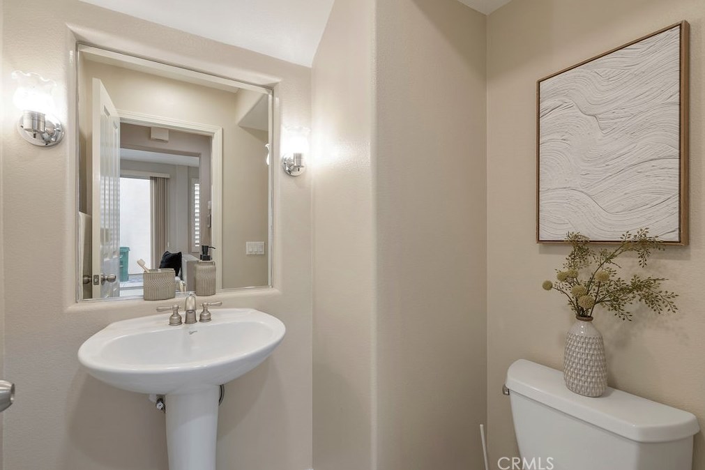 1 Del Sonterra, Irvine CA  92606-8861 exterior