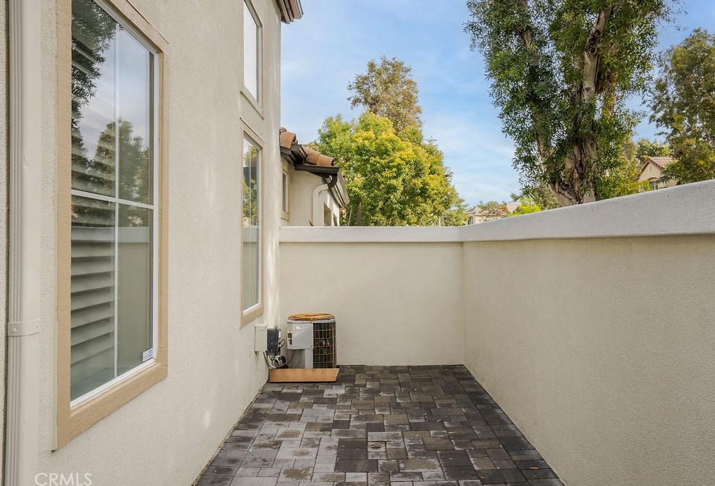 1 Del Sonterra, Irvine CA  92606-8861 exterior