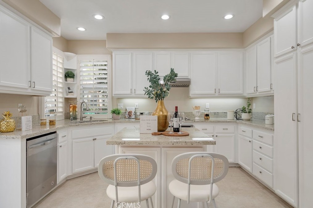 1 Del Sonterra, Irvine CA  92606-8861 exterior