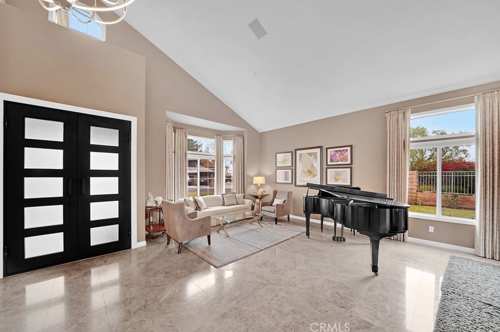 6240 E Fox Glen Dr, Anaheim, CA 92807