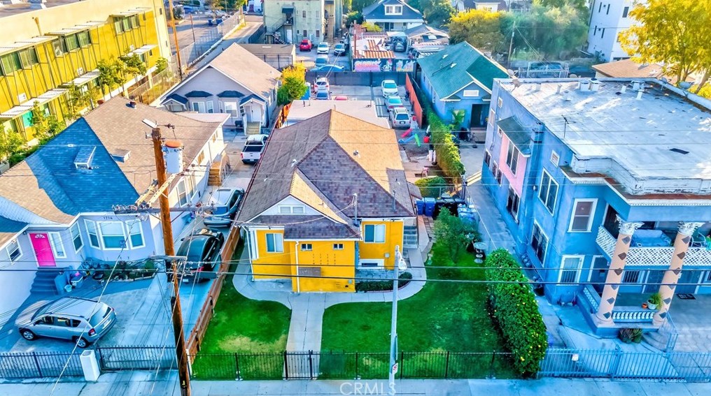 1718 New England St, Los Angeles CA  90006-5311 exterior