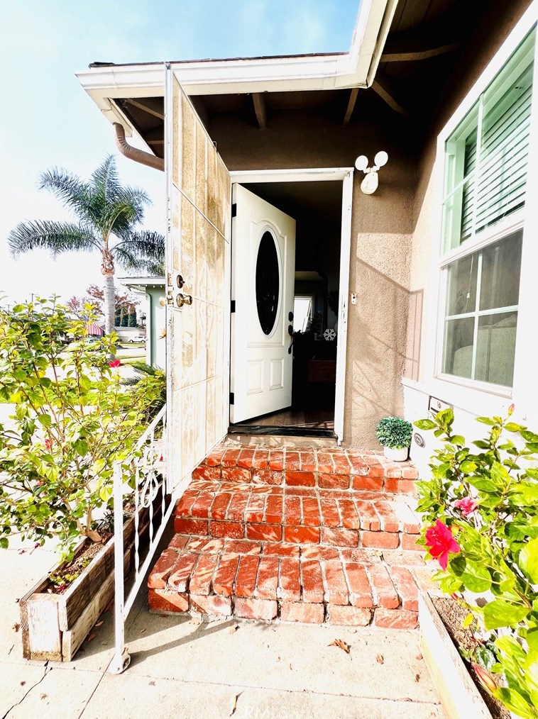 1023 W Arbor Way, Orange, CA 92868