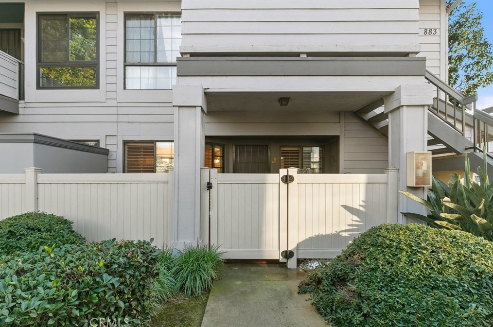 883 34th St, Long Beach, CA 90806-1278