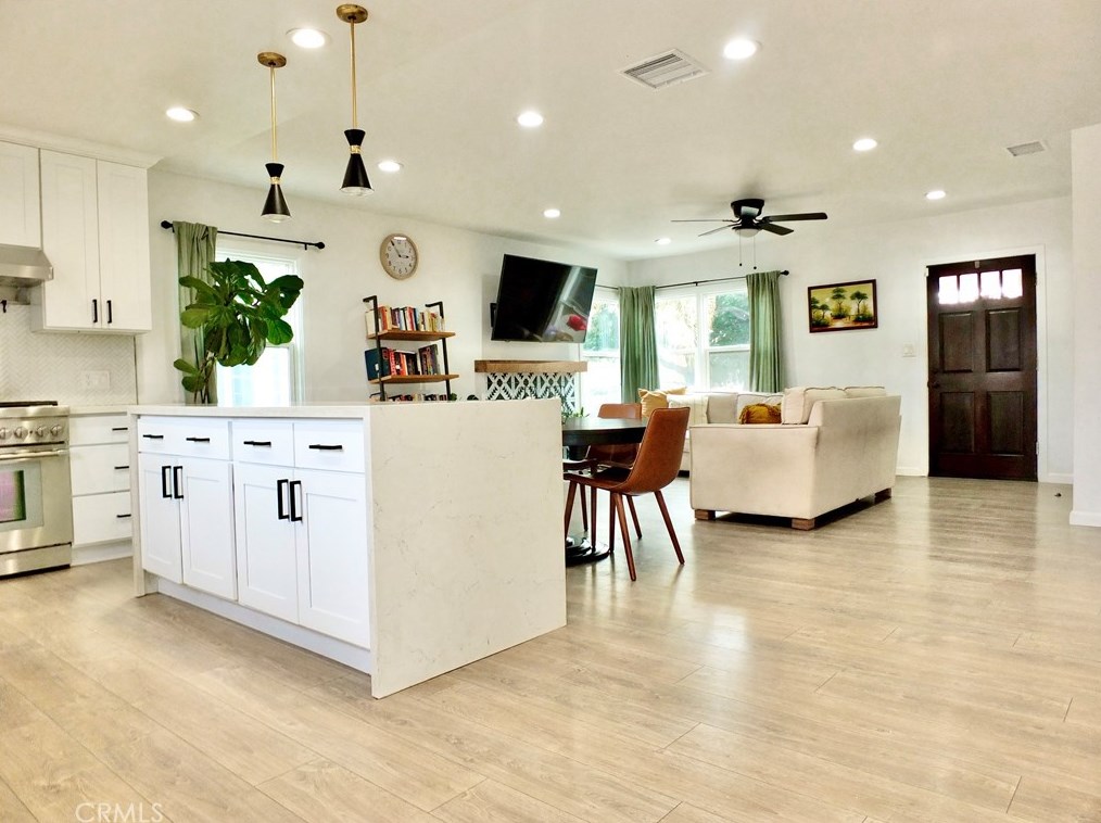 4646 Goldfield Ave, Long Beach, CA 90807-1811