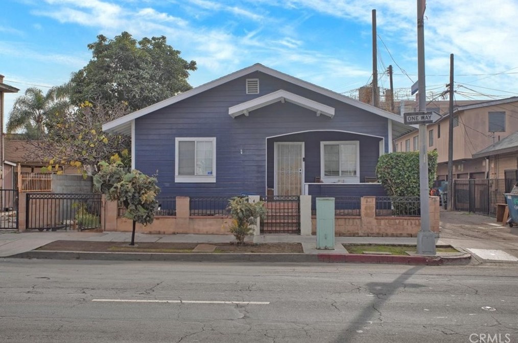 424 7th St, Long Beach, CA 90813-4404