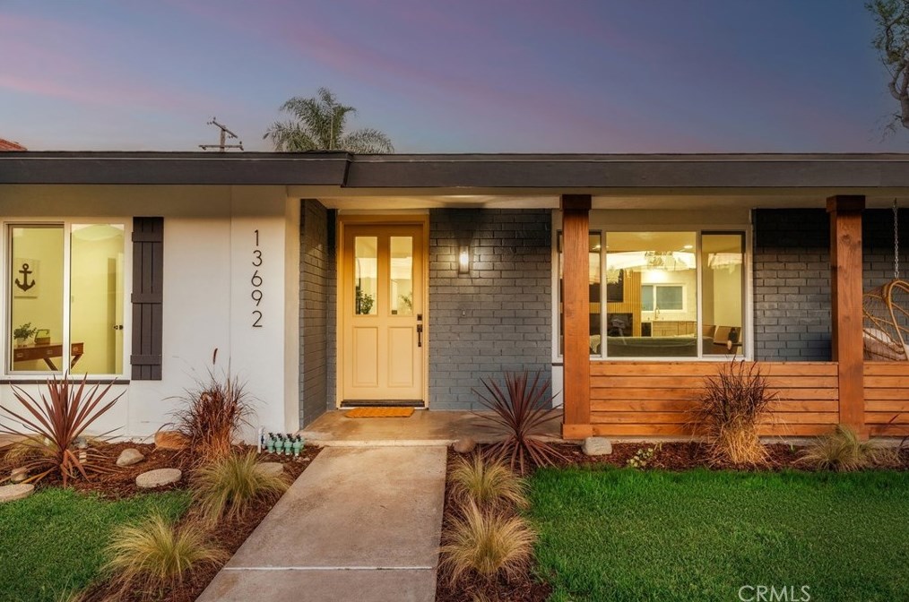 13692 Rosalind Dr, Tustin CA  92780-1925 exterior