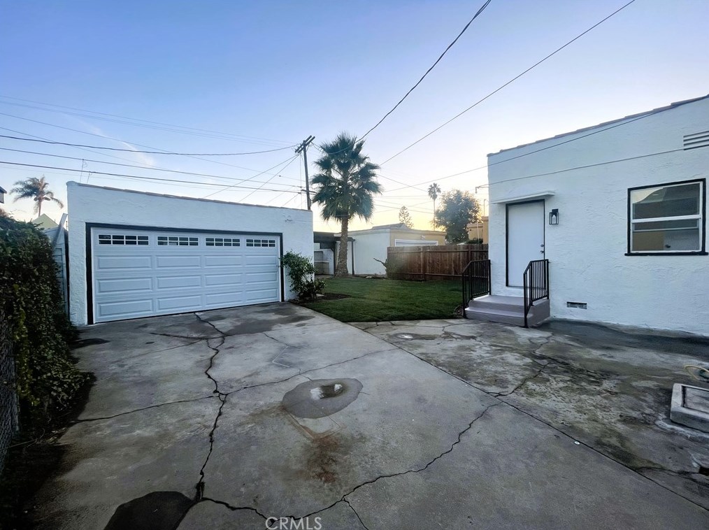1946 80th St, Los Angeles CA  90047-2636 exterior