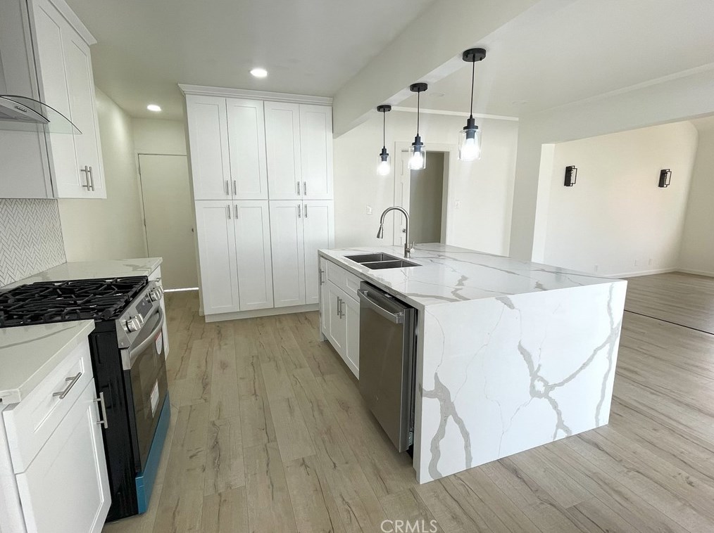 1946 80th St, Los Angeles CA  90047-2636 exterior