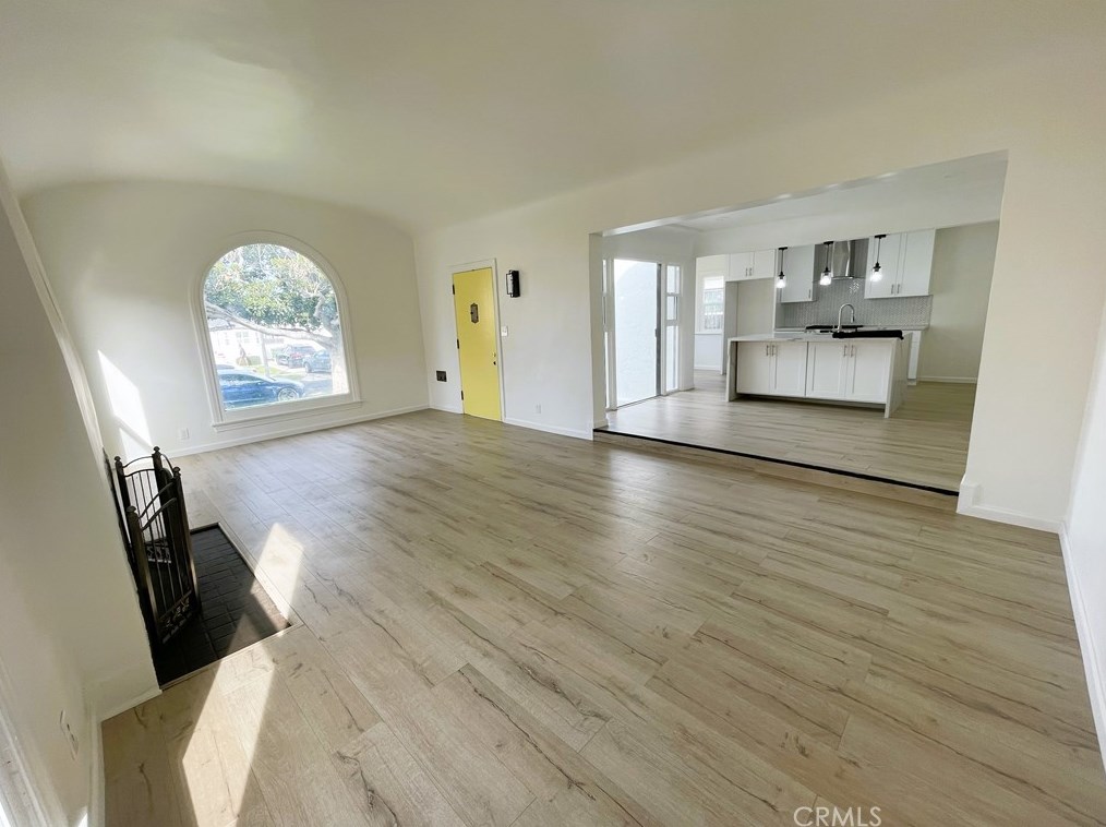 1946 80th St, Los Angeles CA  90047-2636 exterior