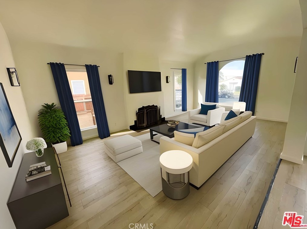 1946 80th St, Los Angeles CA  90047-2636 exterior