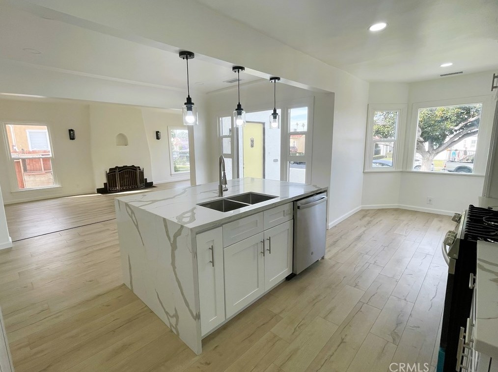 1946 80th St, Los Angeles CA  90047-2636 exterior