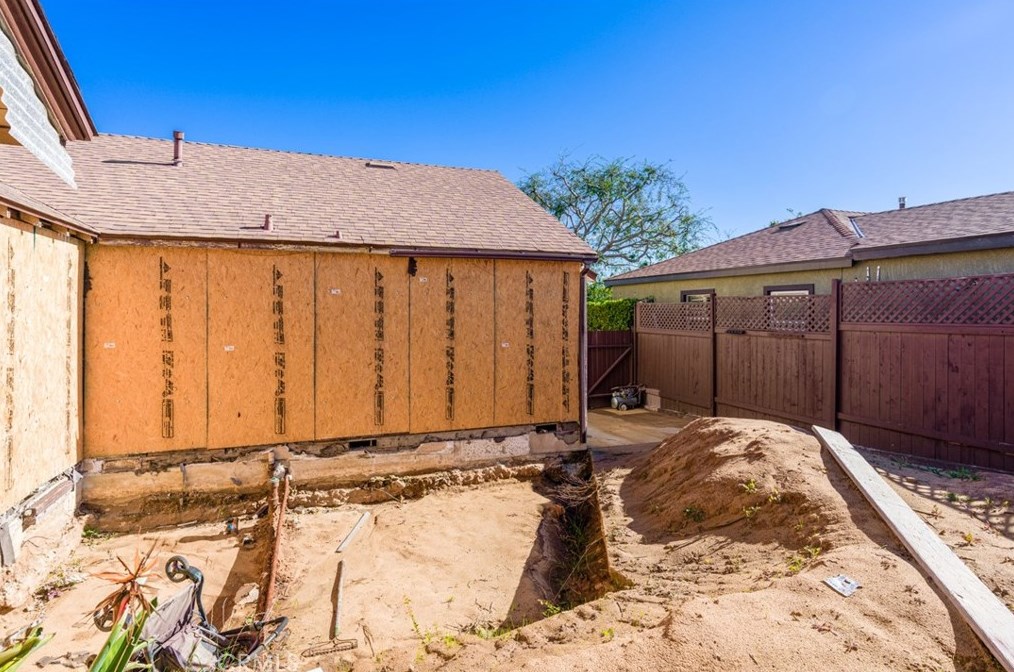 7833 Naylor Ave, Los Angeles CA  90045-3918 exterior