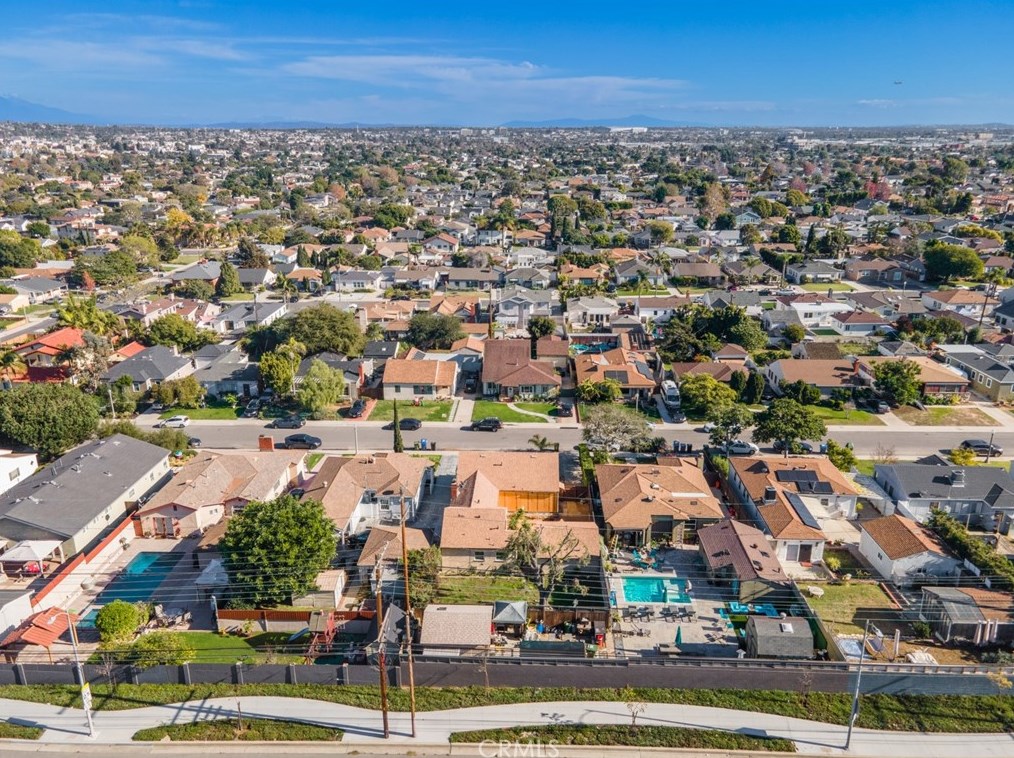 7833 Naylor Ave, Los Angeles CA  90045-3918 exterior
