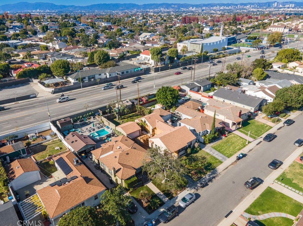 7833 Naylor Ave, Los Angeles CA  90045-3918 exterior