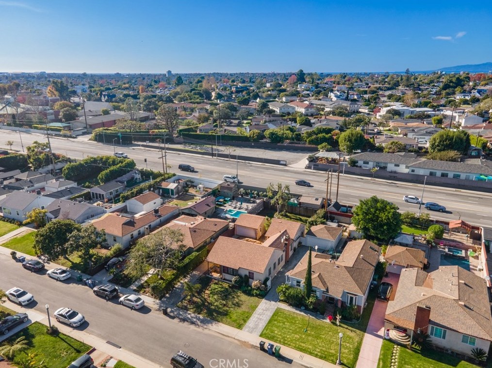 7833 Naylor Ave, Los Angeles CA  90045-3918 exterior