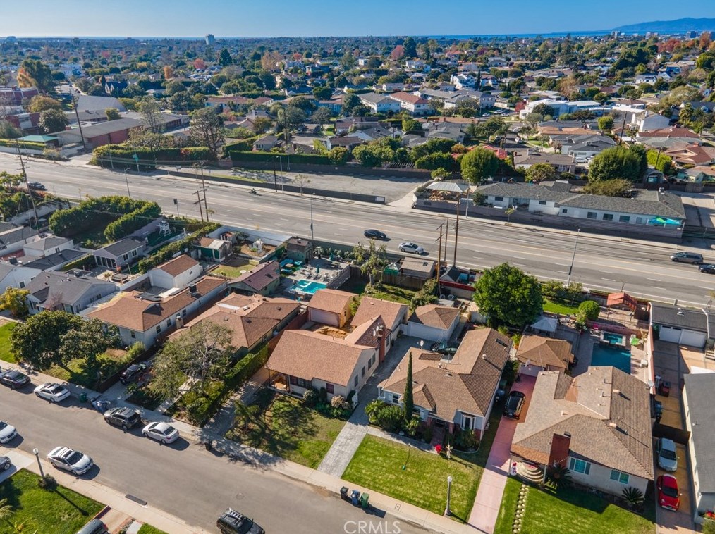 7833 Naylor Ave, Los Angeles CA  90045-3918 exterior