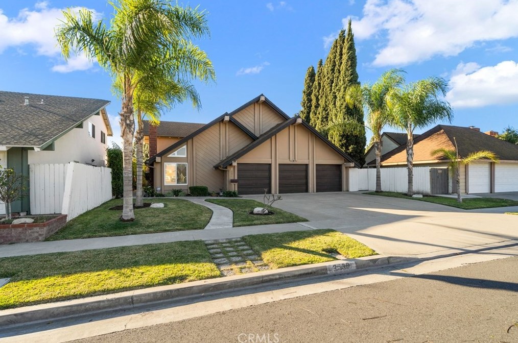 2530 E Elsiena Way, Anaheim, CA 92806