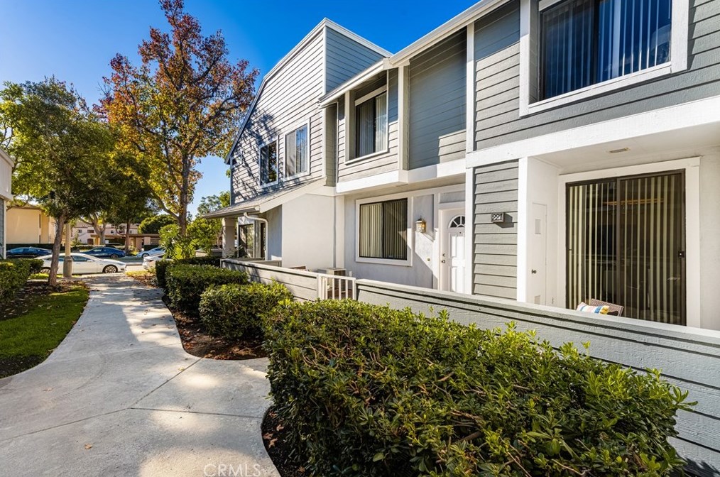 221 Huntington, Irvine, CA 92620