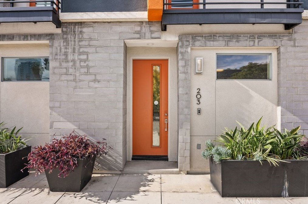 203 Elm Ave, Long Beach, CA 90802-3114