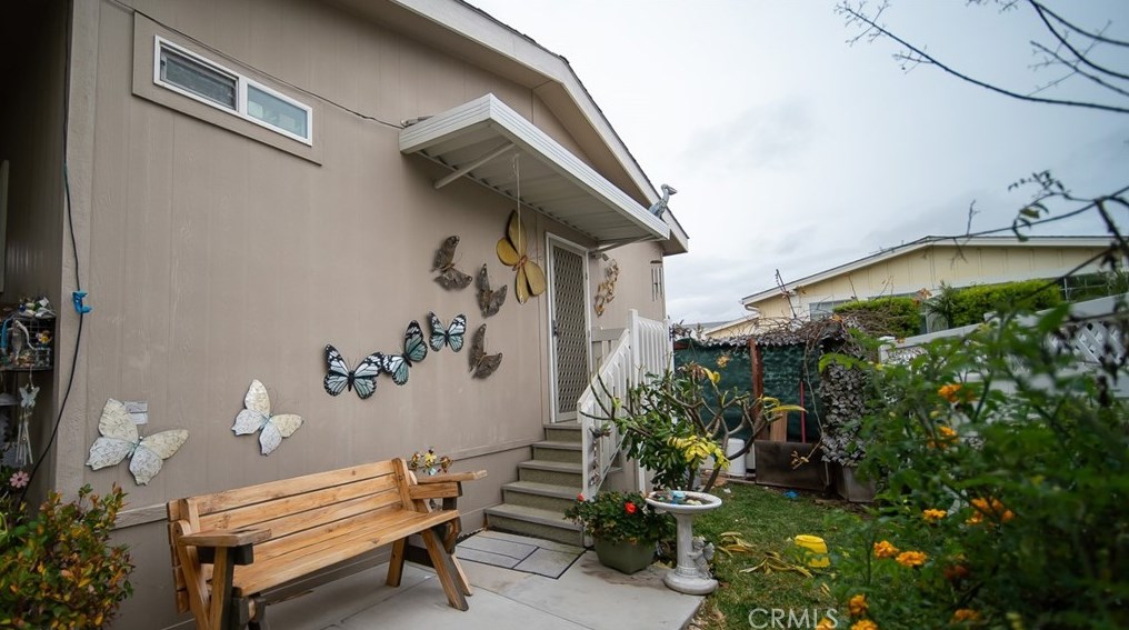 5 Ash Via, Anaheim CA  92801-1022 exterior