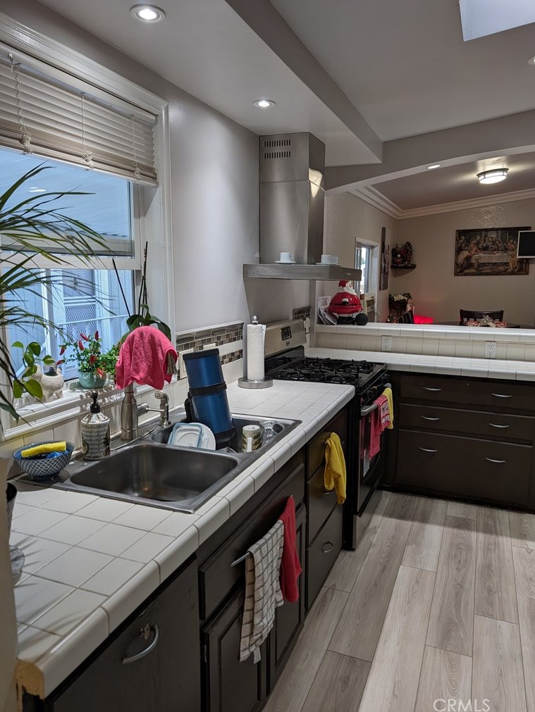 226 Green Dr, Santa Ana CA  92703-1720 exterior