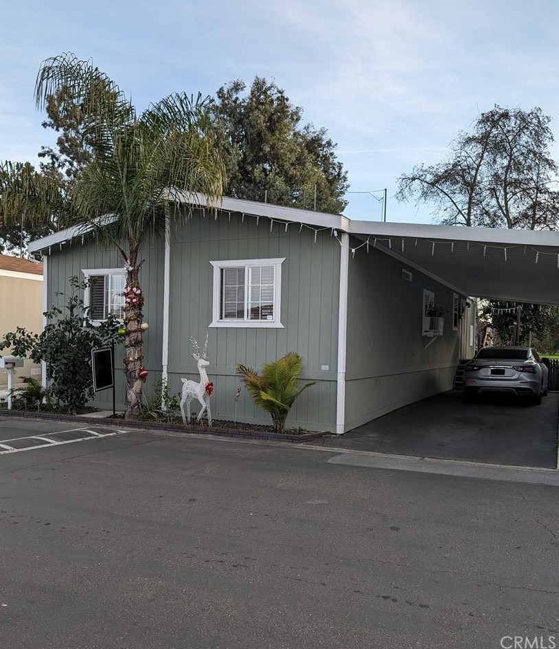 226 Green Dr, Santa Ana CA  92703-1720 exterior