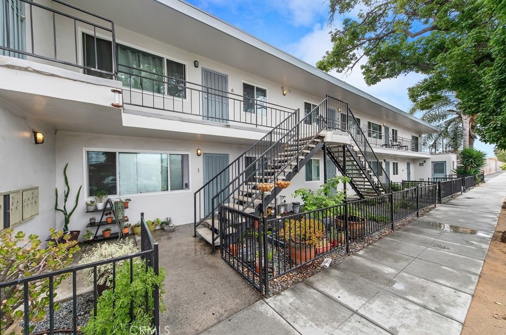 2200 E 6th St, Long Beach, CA 90814