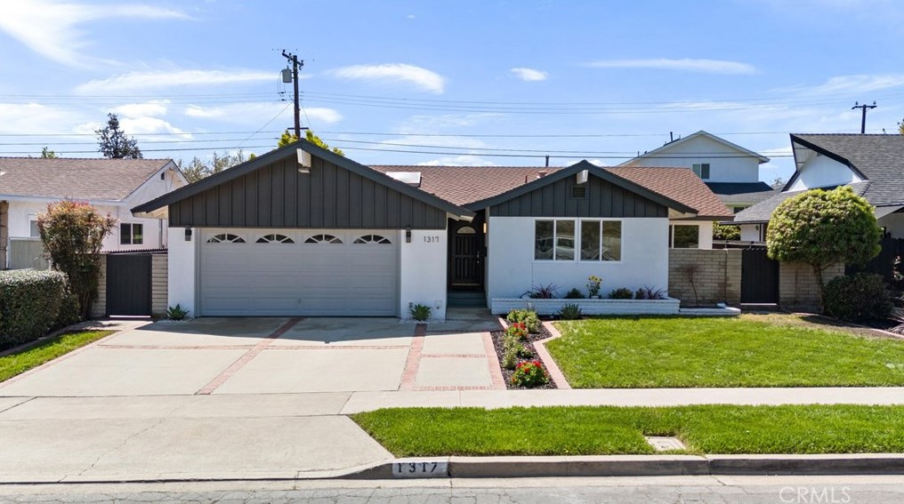 1317 Stonefield St, Costa Mesa, CA 92626