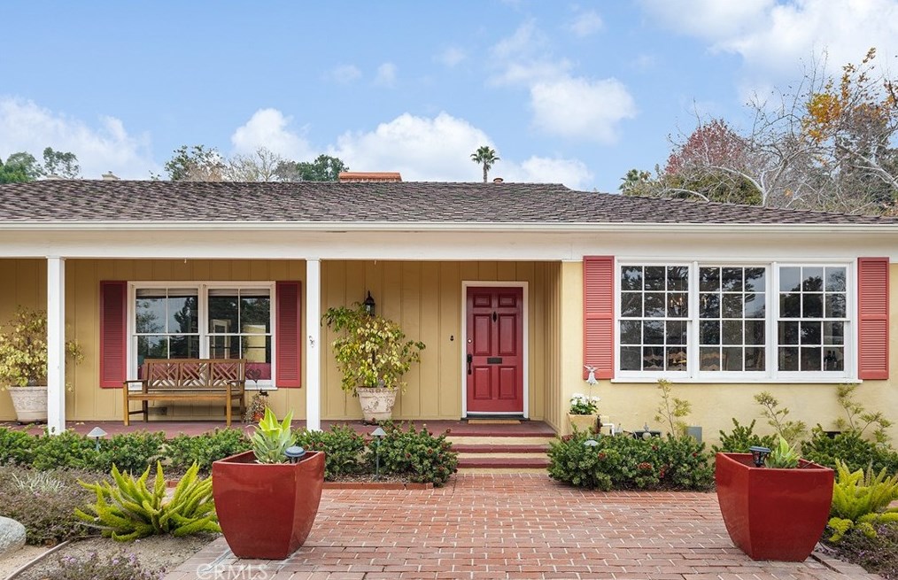 1075 Alcalde Dr, Glendale, CA 91207