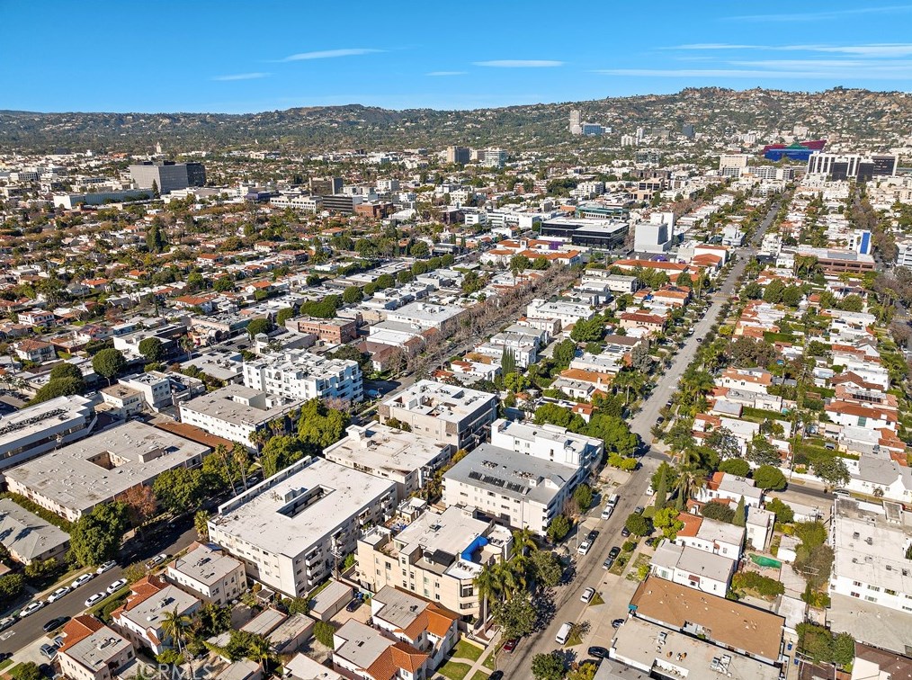 825 Shenandoah St, Los Angeles CA  90035-1767 exterior