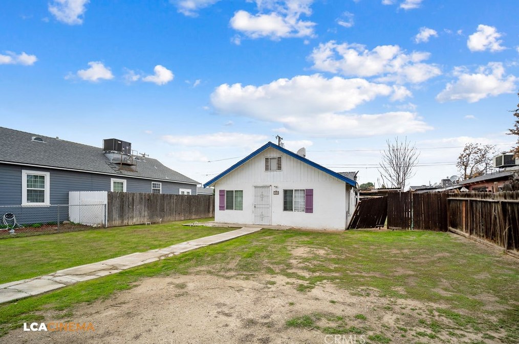 711 Iris St, Bakersfield, CA 93308