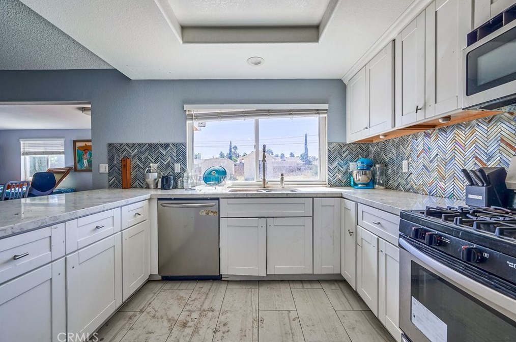 14561 Coalinga Rd, Victorville CA  92392-9617 exterior