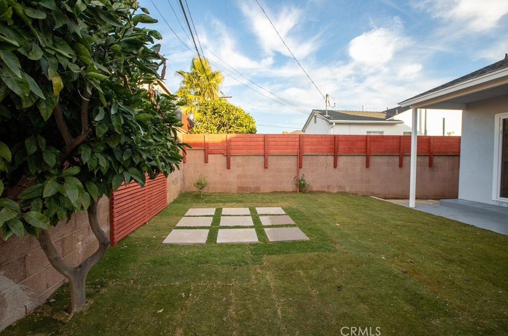 2319 117th St, Hawthorne CA  90250-1996 exterior