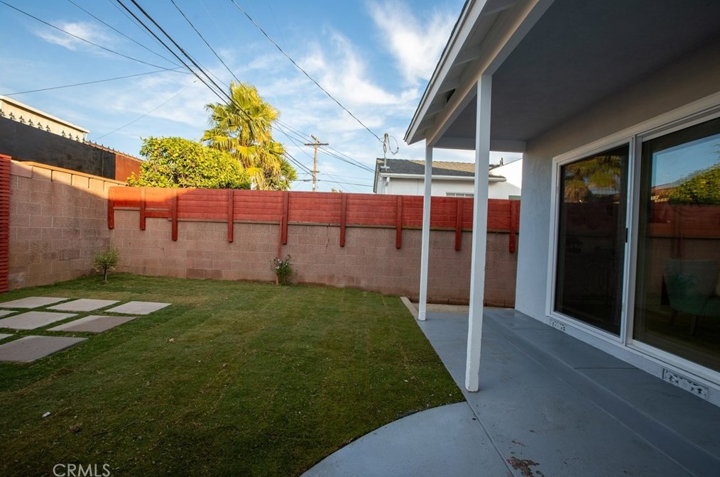 2319 117th St, Hawthorne CA  90250-1996 exterior