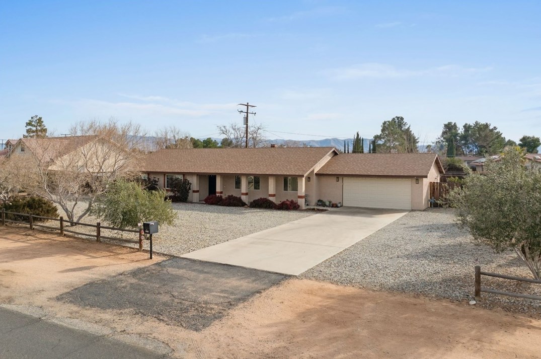 19823 Shoshonee Rd, Apple Valley, CA 92307