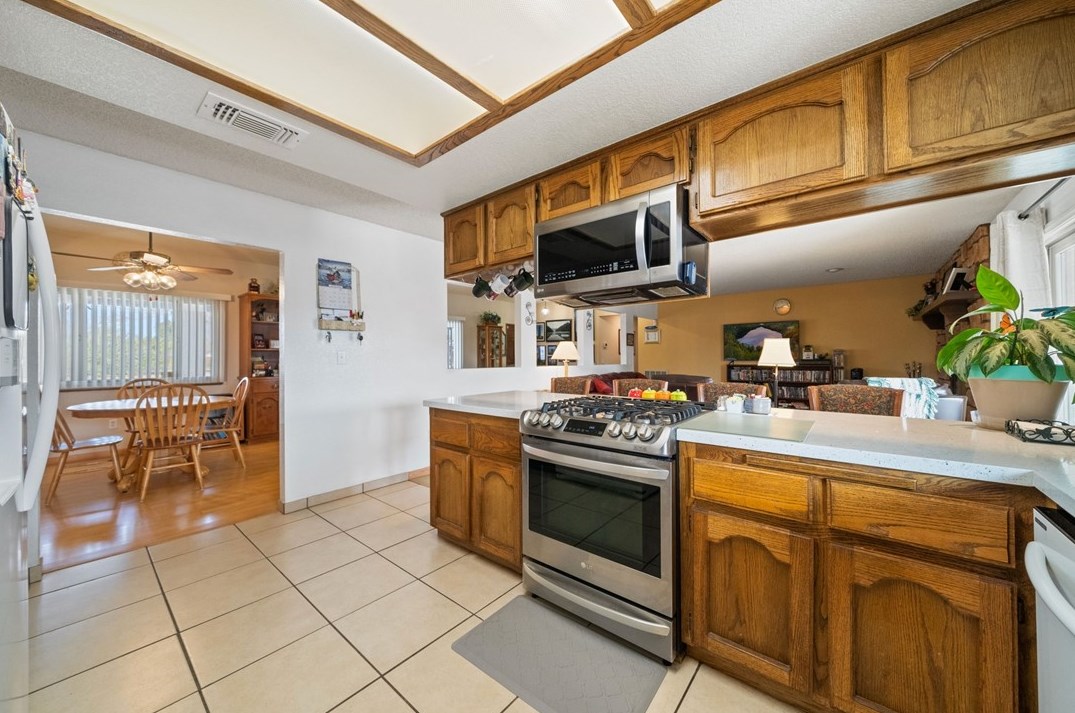 19823 Shoshonee Rd, Apple Valley CA  92307-5554 exterior