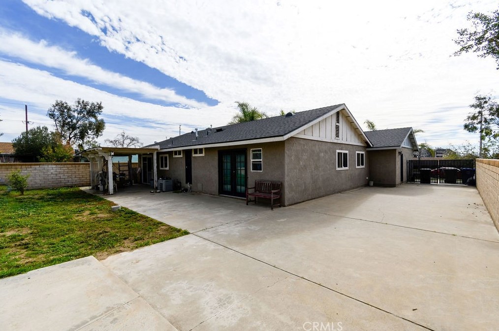 16060 Miller Ave, Fontana CA  92336-1848 exterior