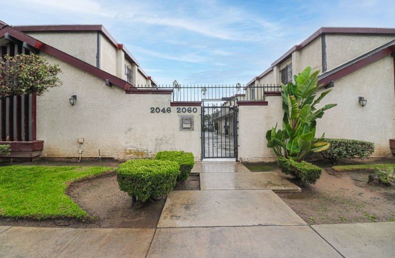 2056 Lewis Ave, Long Beach CA  90806-5013 exterior